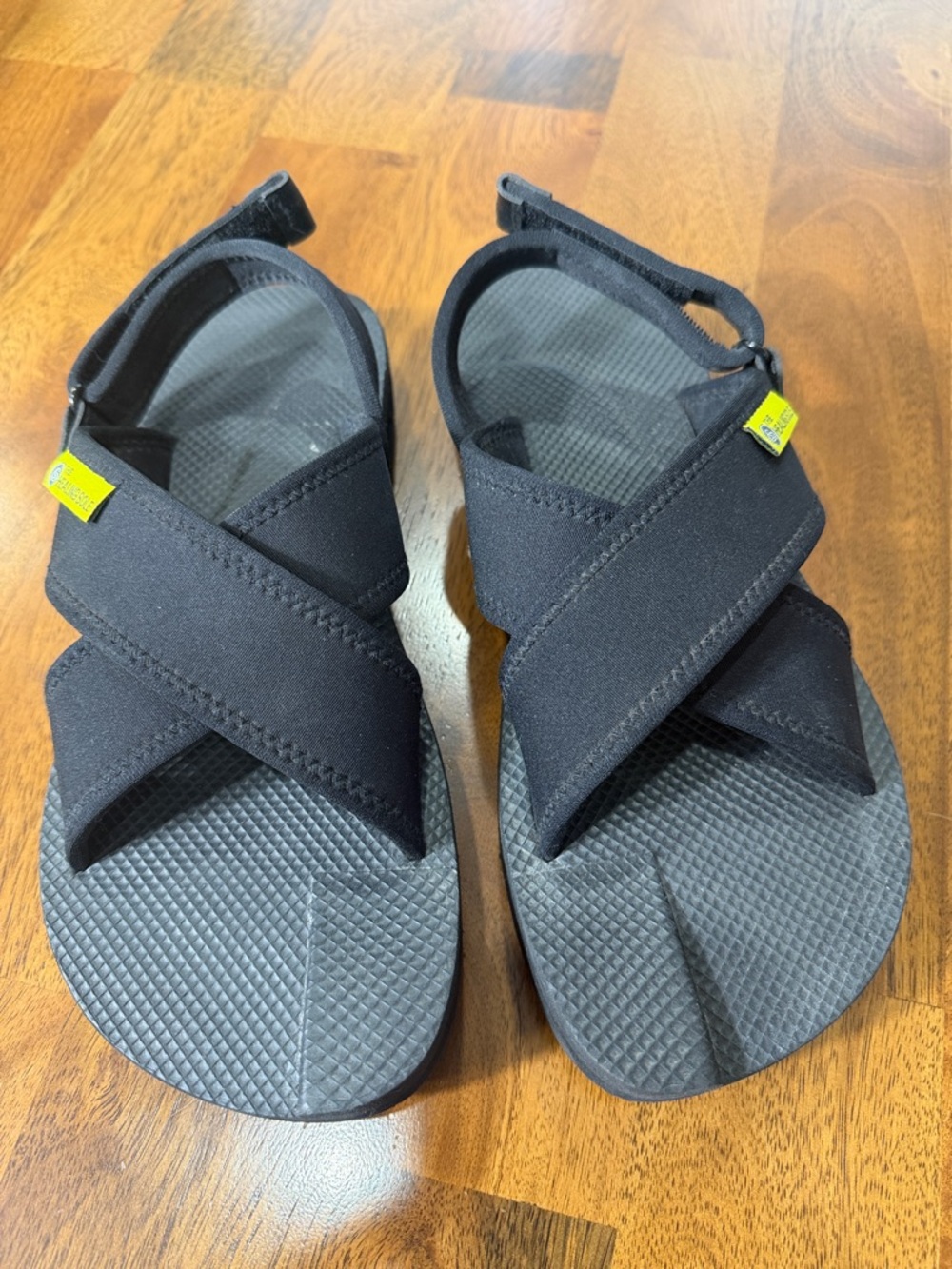 The healing Sole W9/M7.5 UNISEX  Cross-Strap Comfort Sandals with Adjustabl